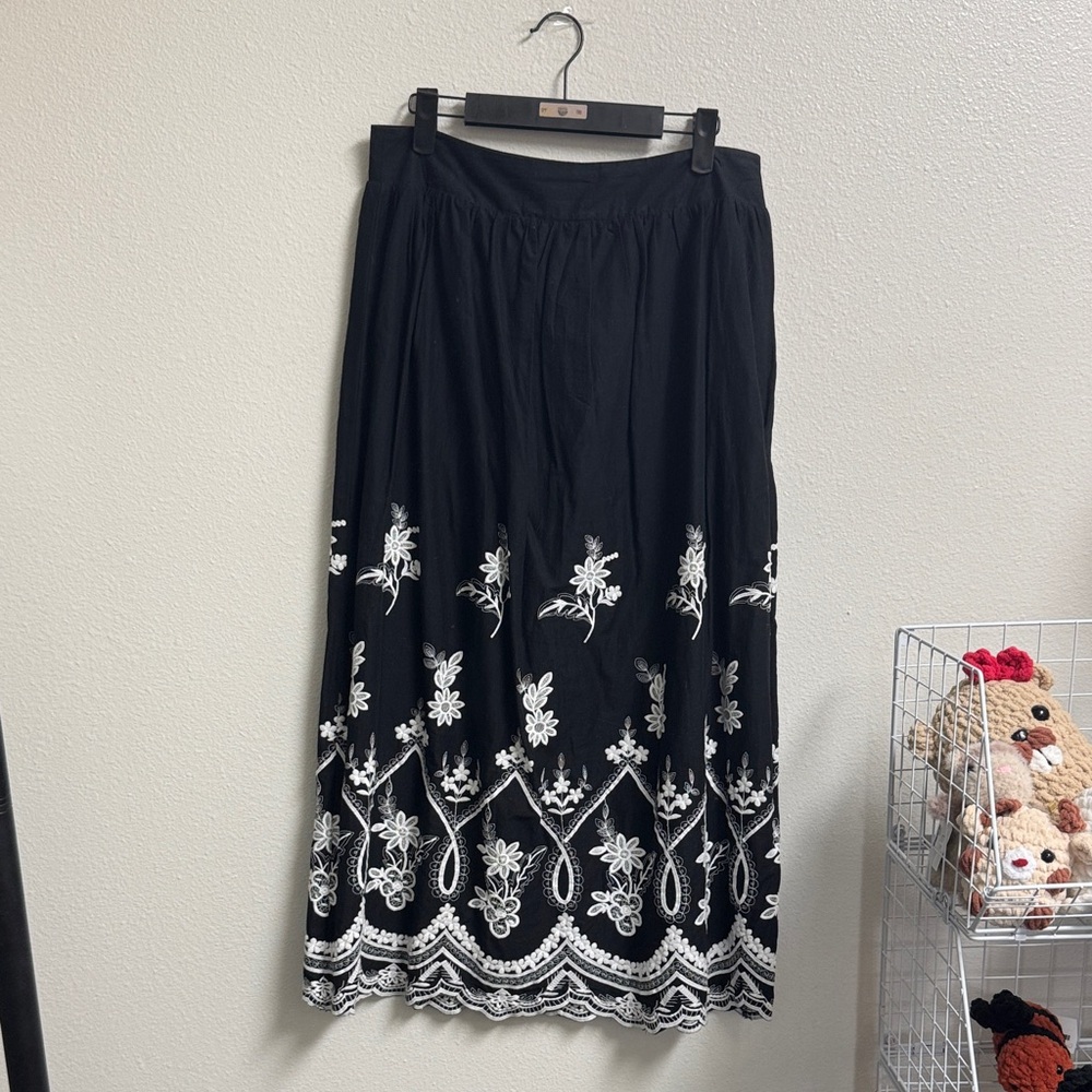 Garnet Hill Black Midi Skirt with White Embroidery